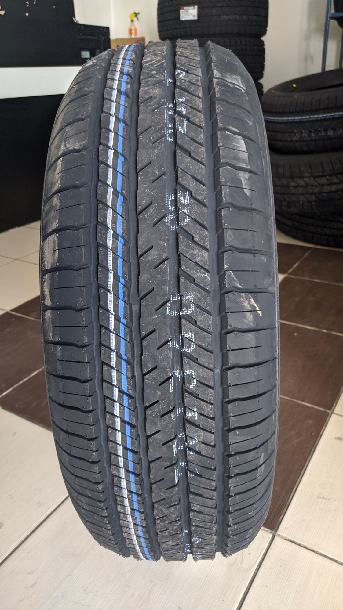 225/60R17 Yokohama G91