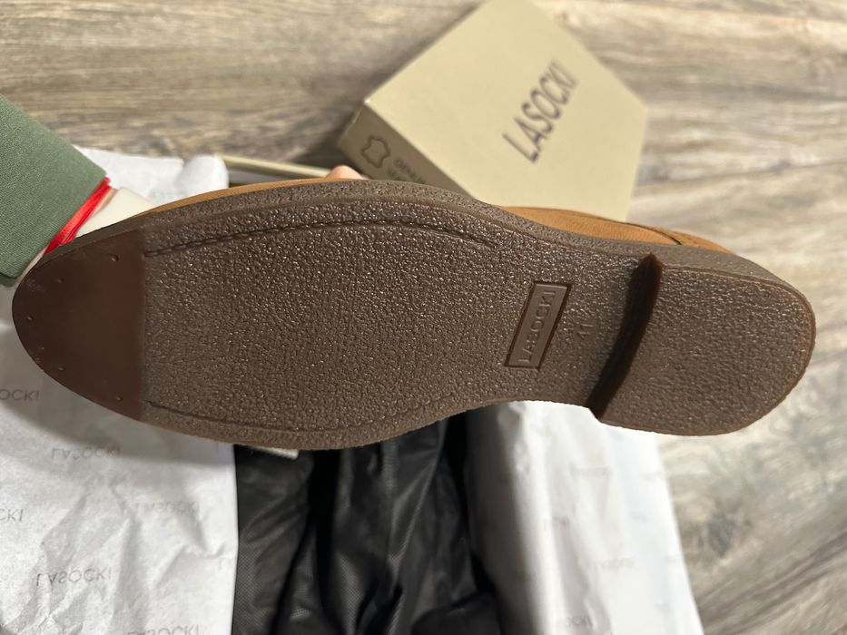 Официален костюм