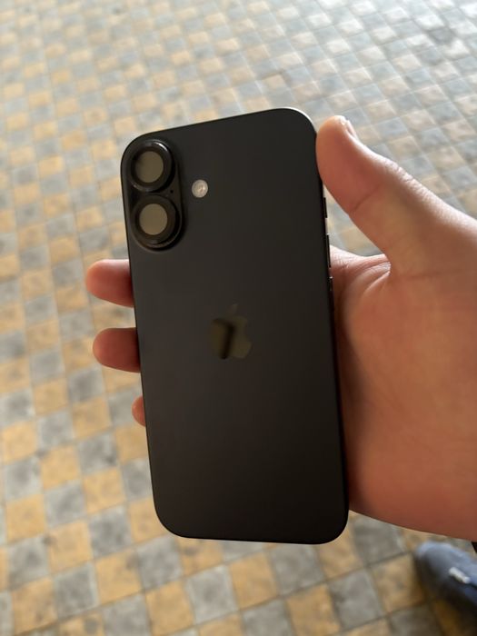 iphone 16 черный титан