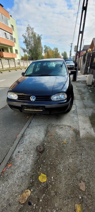 Vând Golf 4 1.4 16v intreg pentru dezmembrat !!