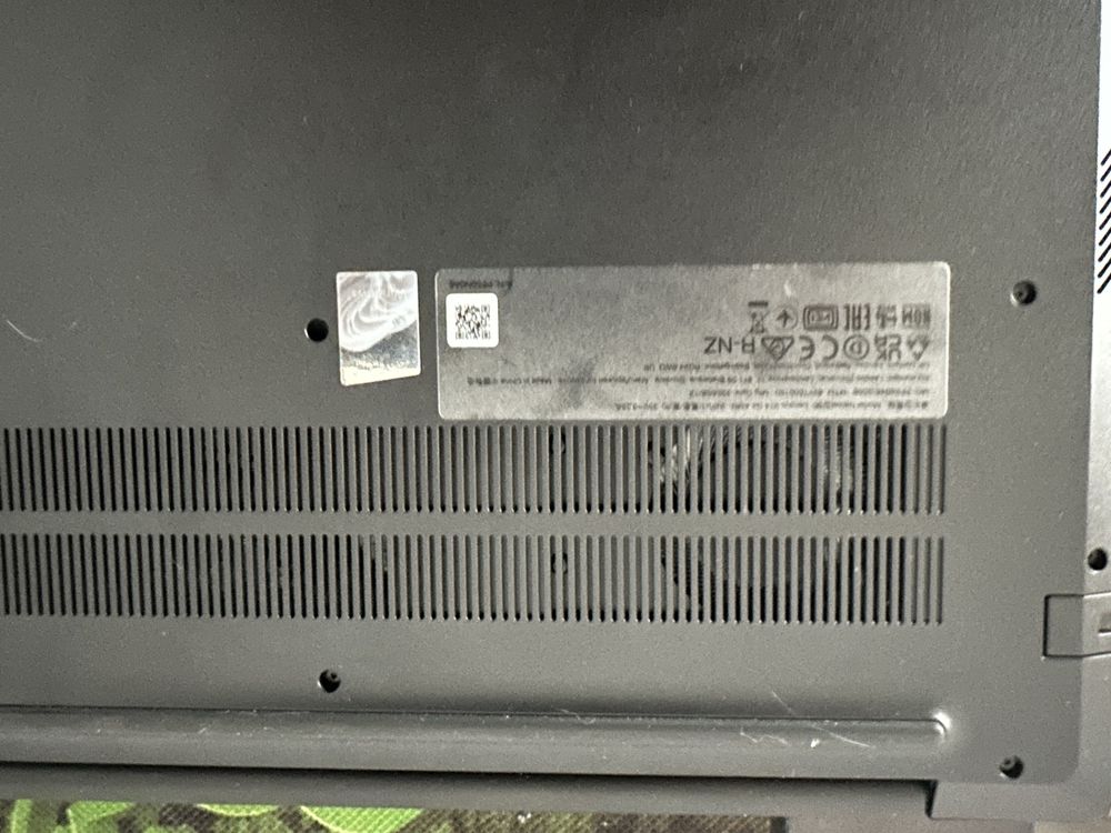 Лаптоп Lenovo v14 g4