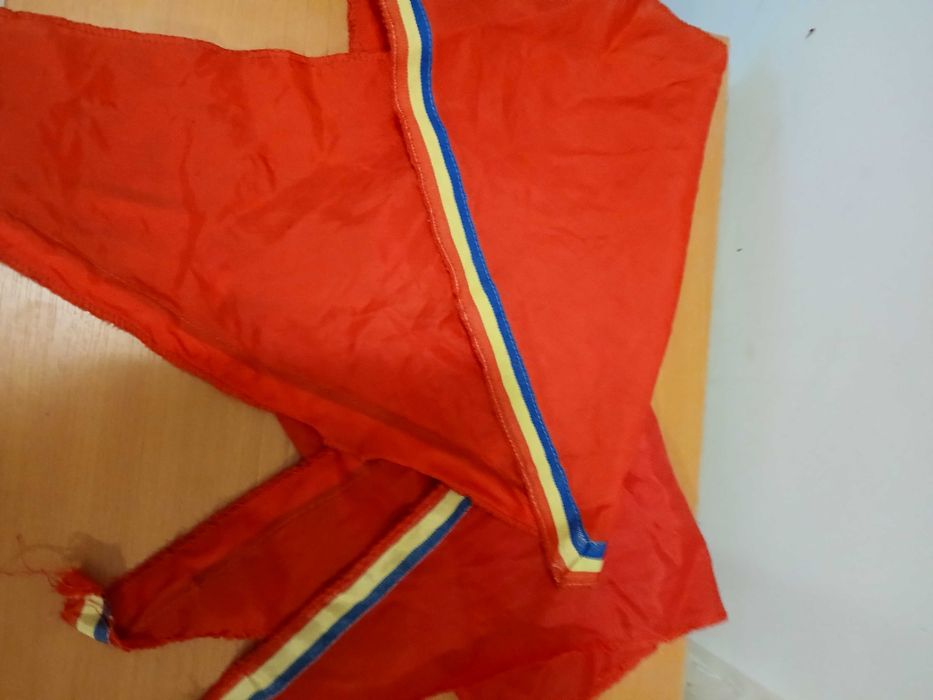 Vand cravata pionier perioada comunista, pret 35 lei
