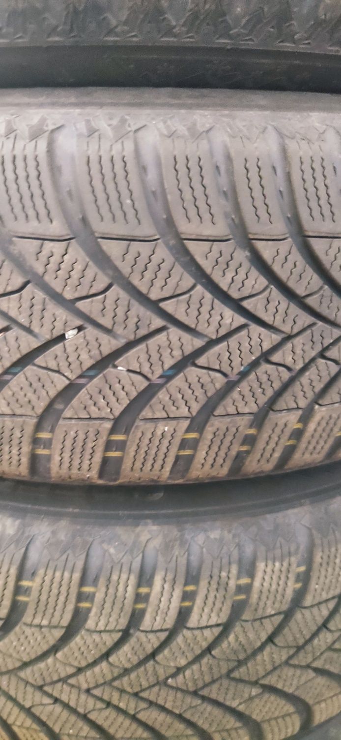 205/60/16 Semperit 4 броя