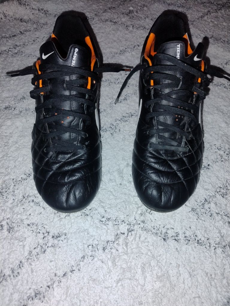 Ghete de fotbal profesionale Nike Tiempo Legend 4