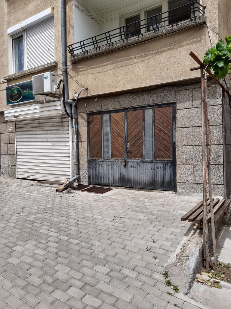 Дава се под наем Гараж / Паркомясто в Ловеч, Дикисана - 15 кв.м за 102 € - Снимка #1