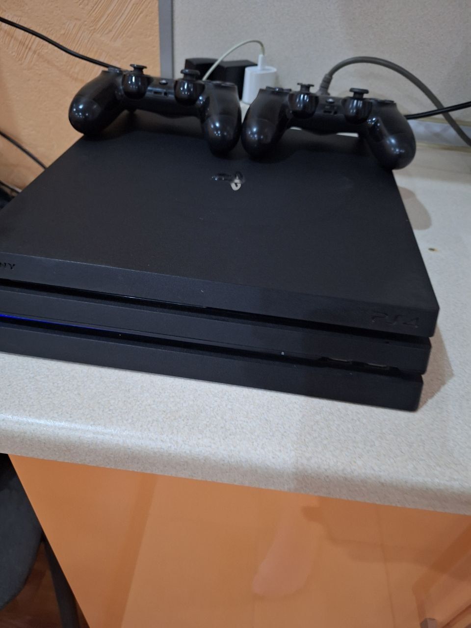 Продам Ps 4 pro 1tb