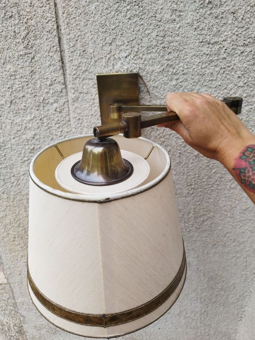 АНТИКВАРНА месингова стенна лампа с двойно чупещо се рамо