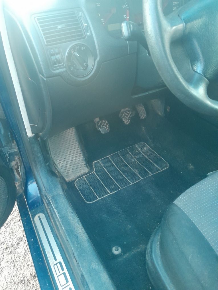 Vând Volkswagen Golf 4 BREAK