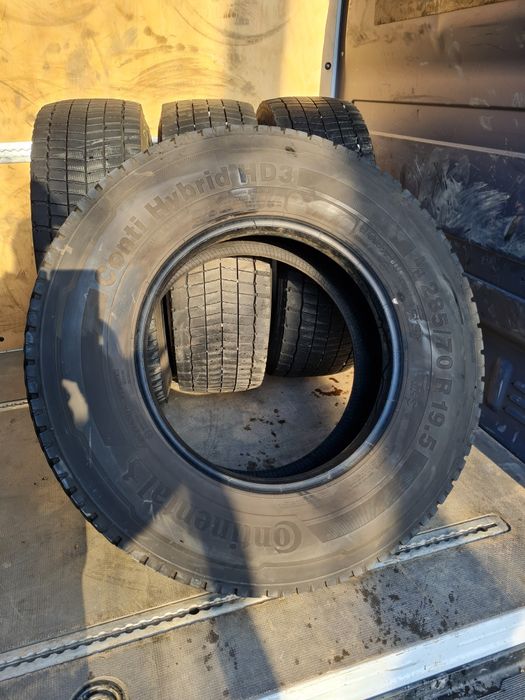 Anvelope 285 70 R19.5 de tractiune.