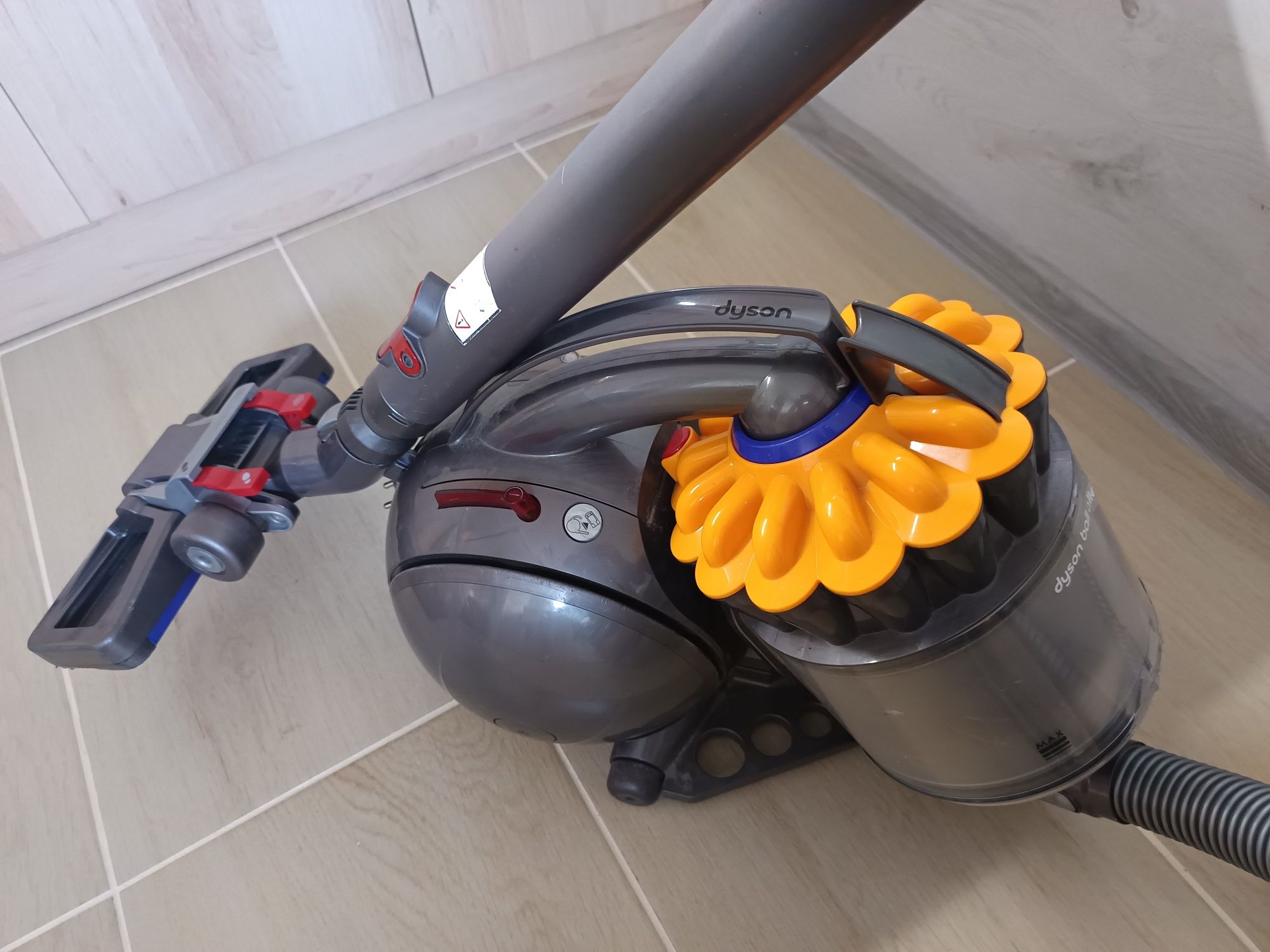 Прахосмукачка Dyson