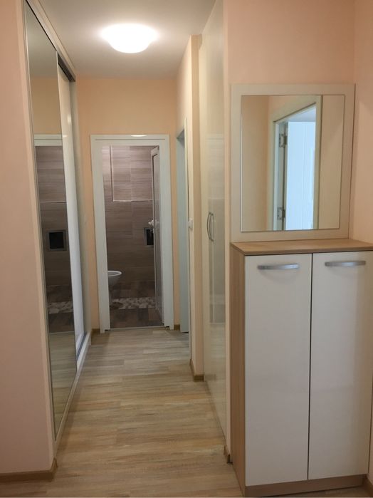 Под наем 3-стаен Апартамент с две спални до църквата Света Петка