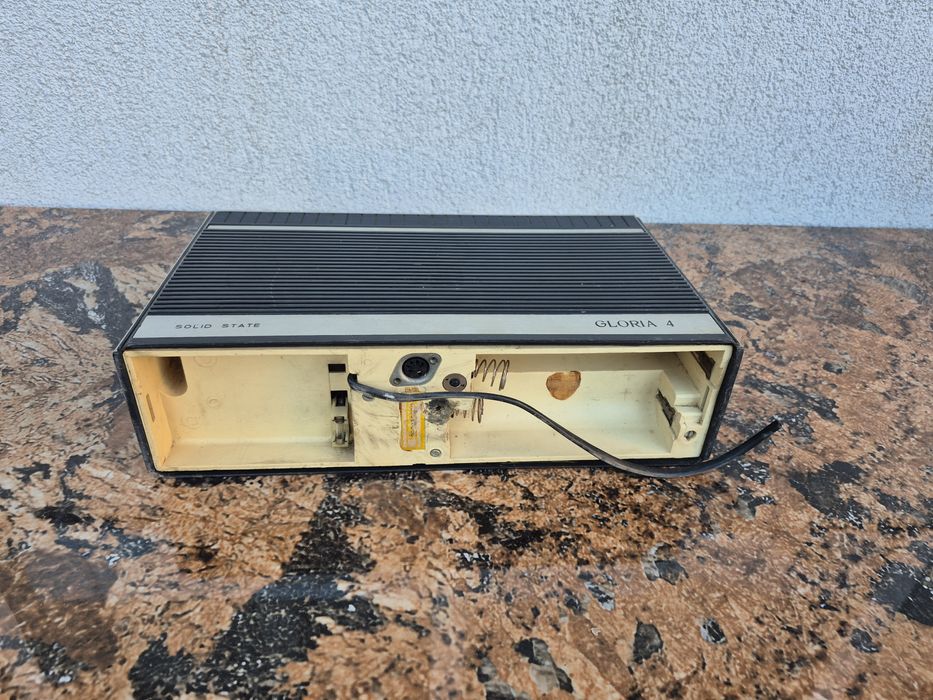 Radio receptor portabil Gloria 4,model RP-1524 - nefunctional 

- radi