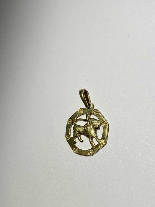 pandant leu (efn) Star Amanet