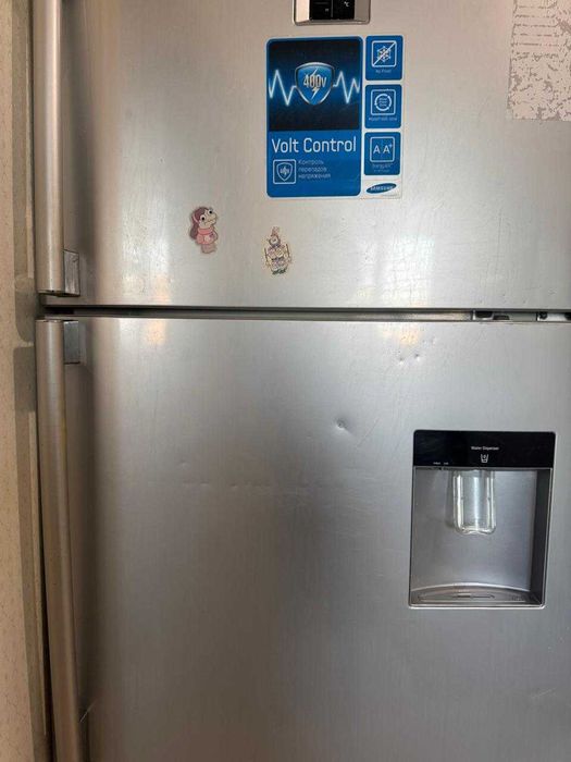 Холодильник Samsung