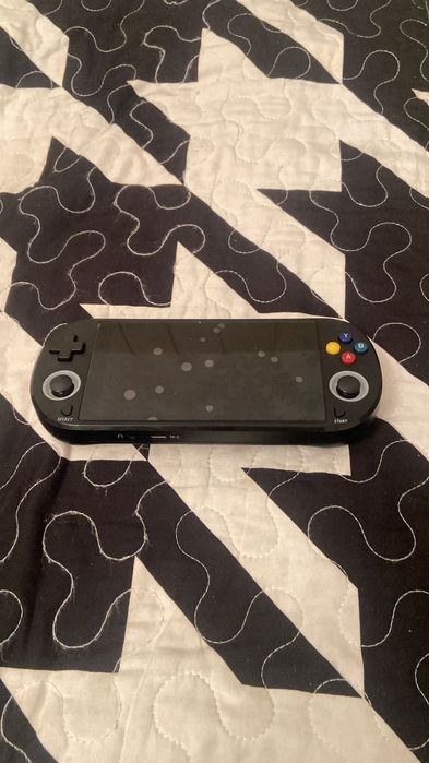 Портативная игровая приставка RAF GR75 — это возможность играть вдвоём