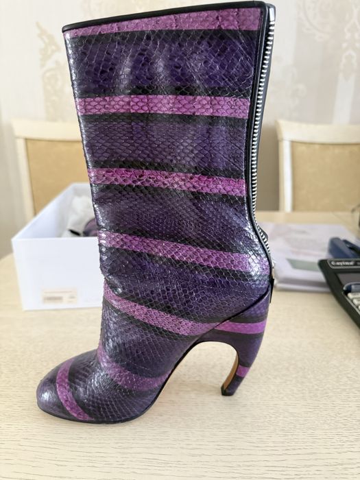 Продам сапоги GIVENCHY б/у ,размер 36,