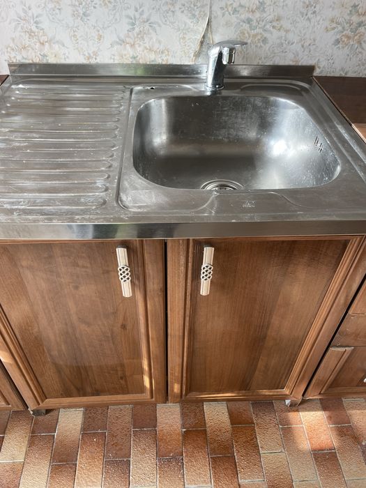 Кухня, с мивка и смесител