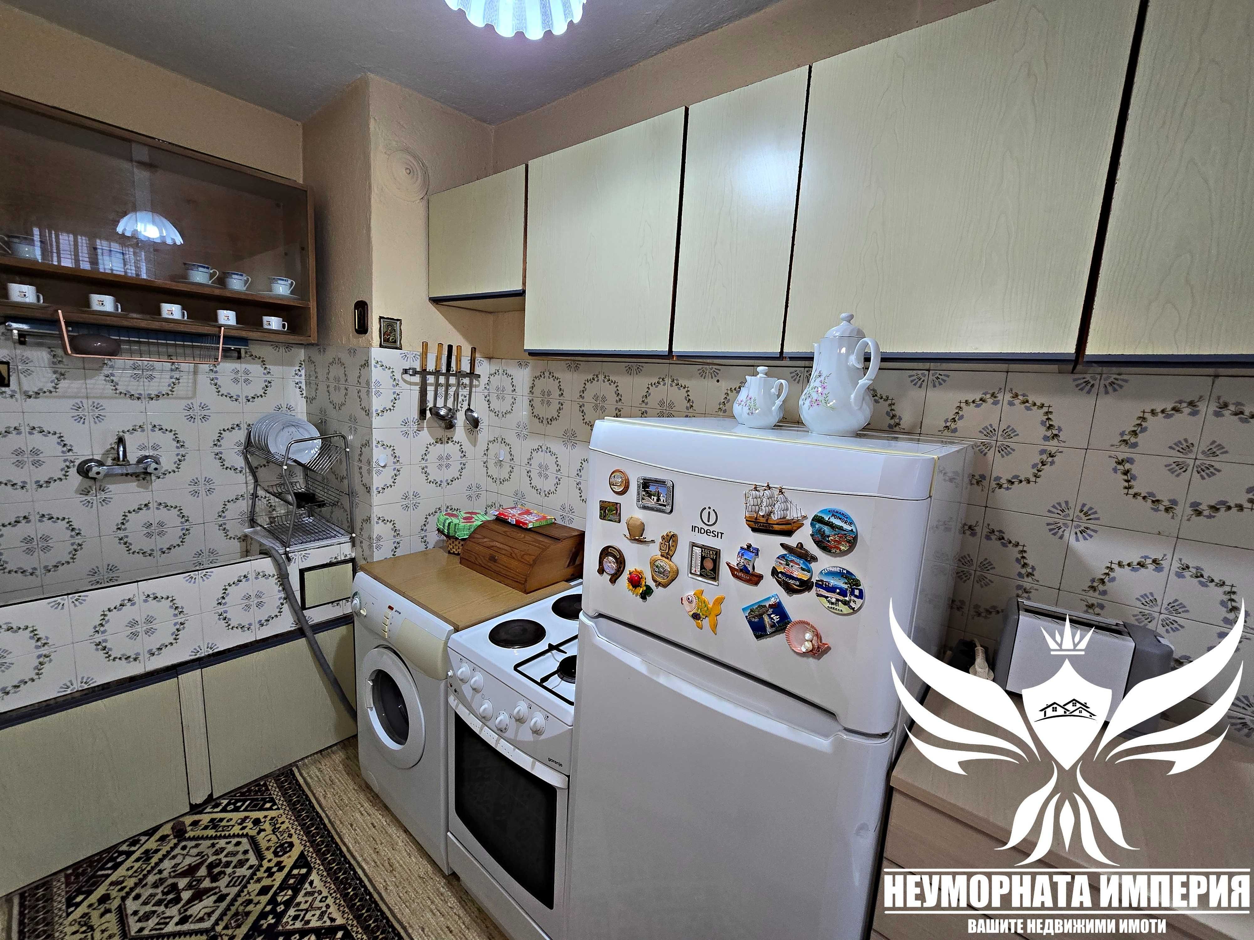 Продавам четиристаен апартамент 94кв. 1ет. гр.Асеновград, кв.Изток