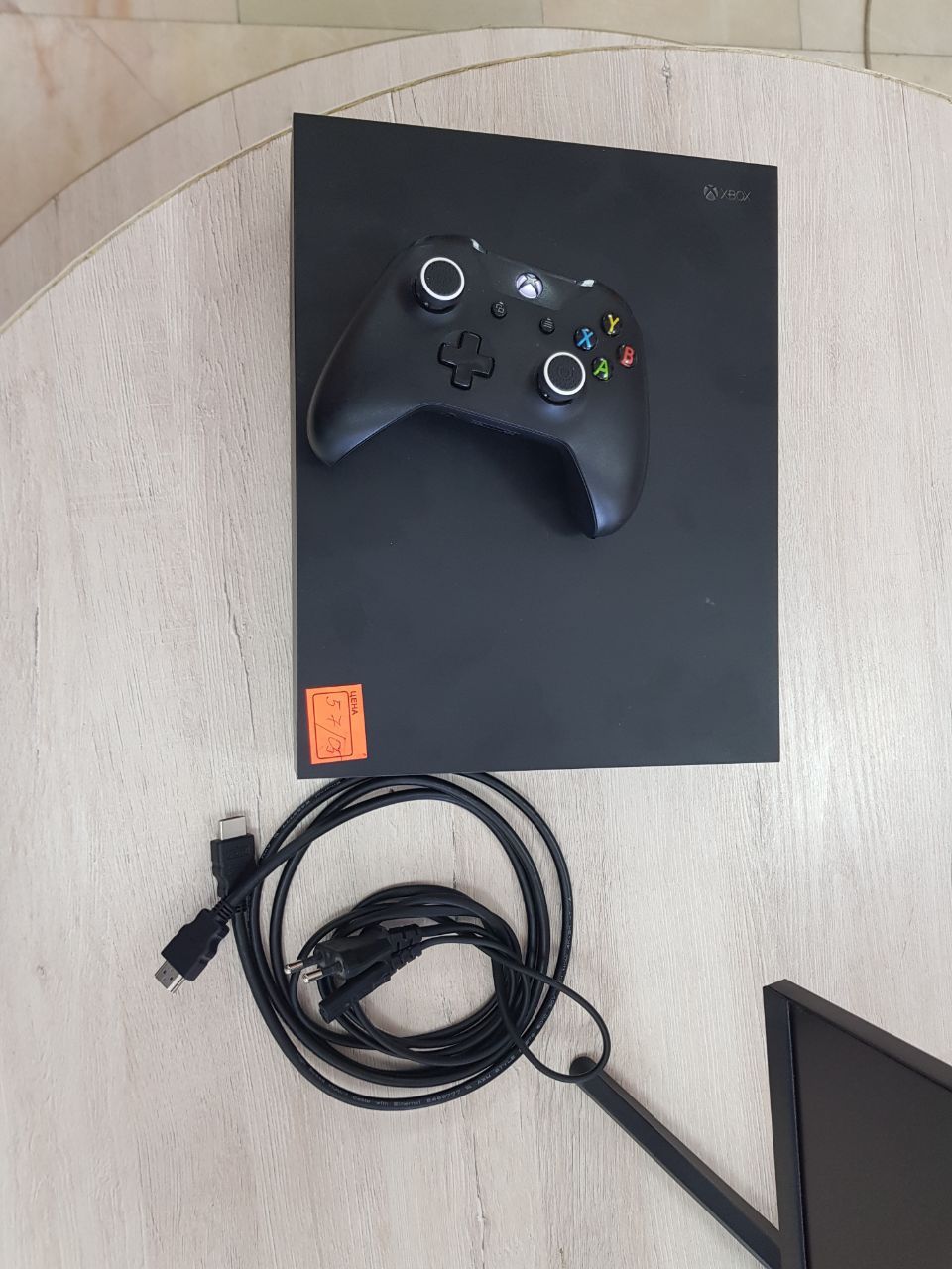 Продаётся Игровая приставка Xbox one x