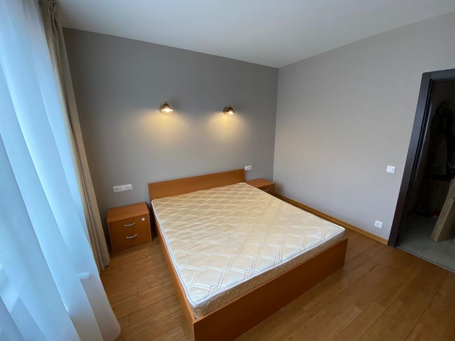 Спалня с шкафчета и гардероб