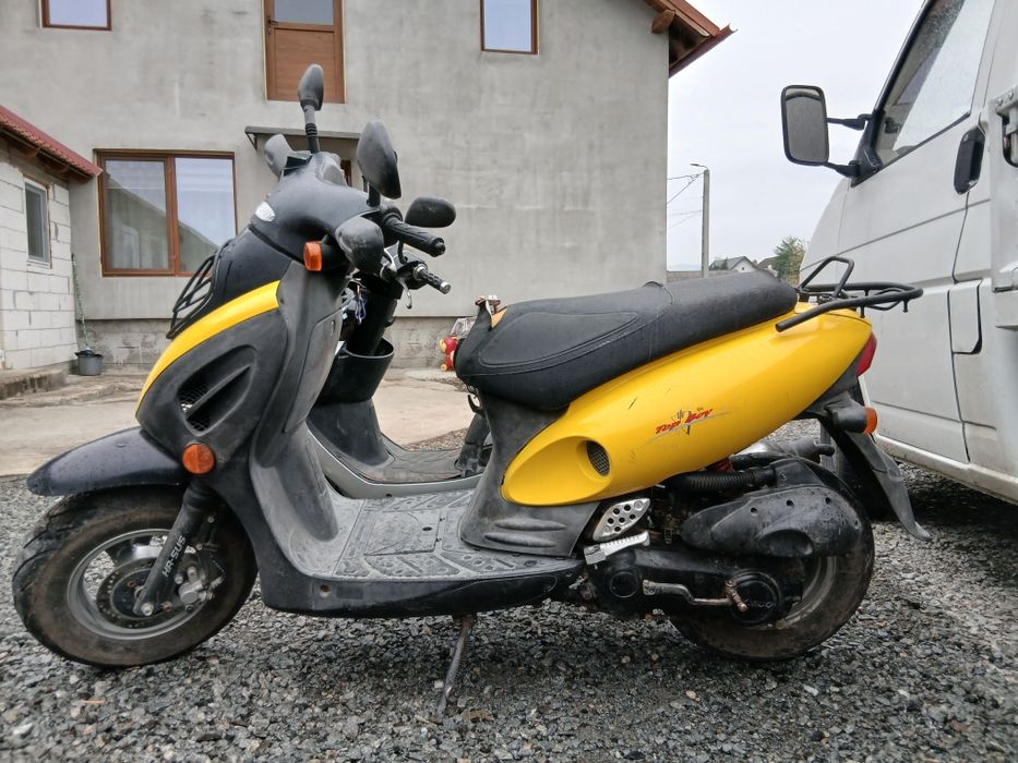 Vând sau schimb scutere kymco