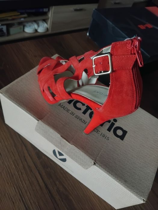 Дамски високи обувки