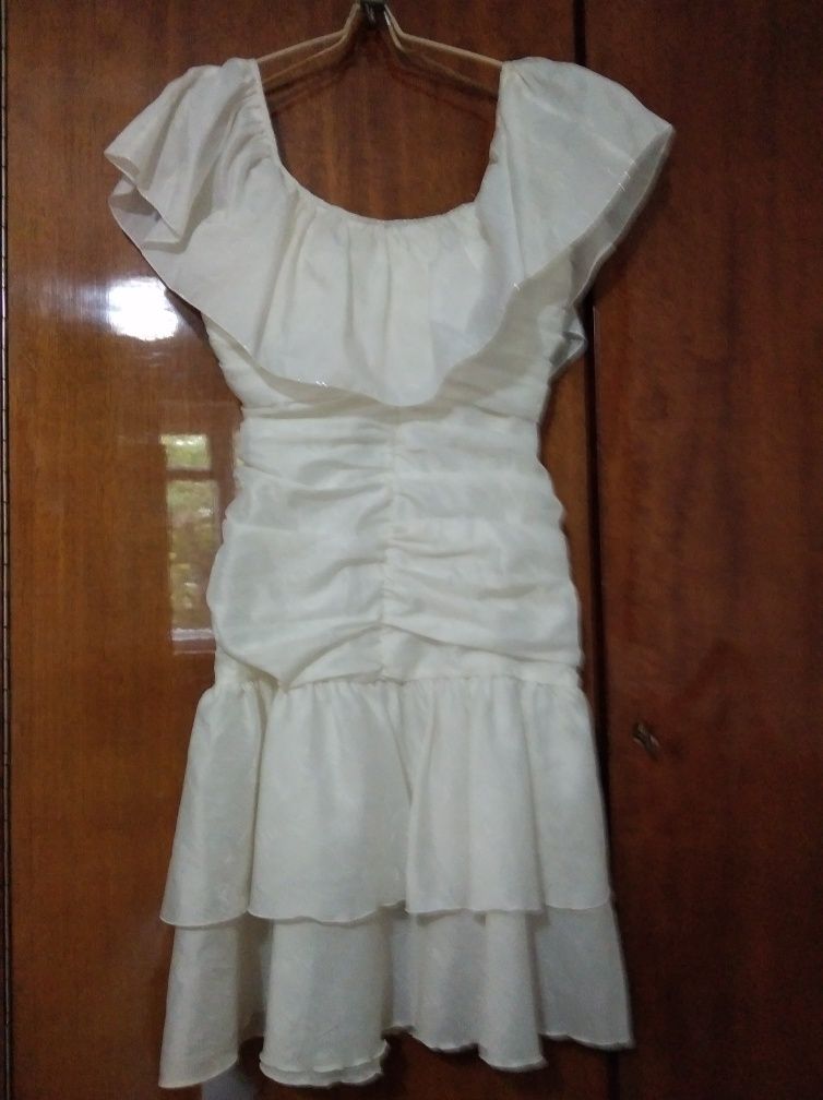 Платье белое на молодую девушку