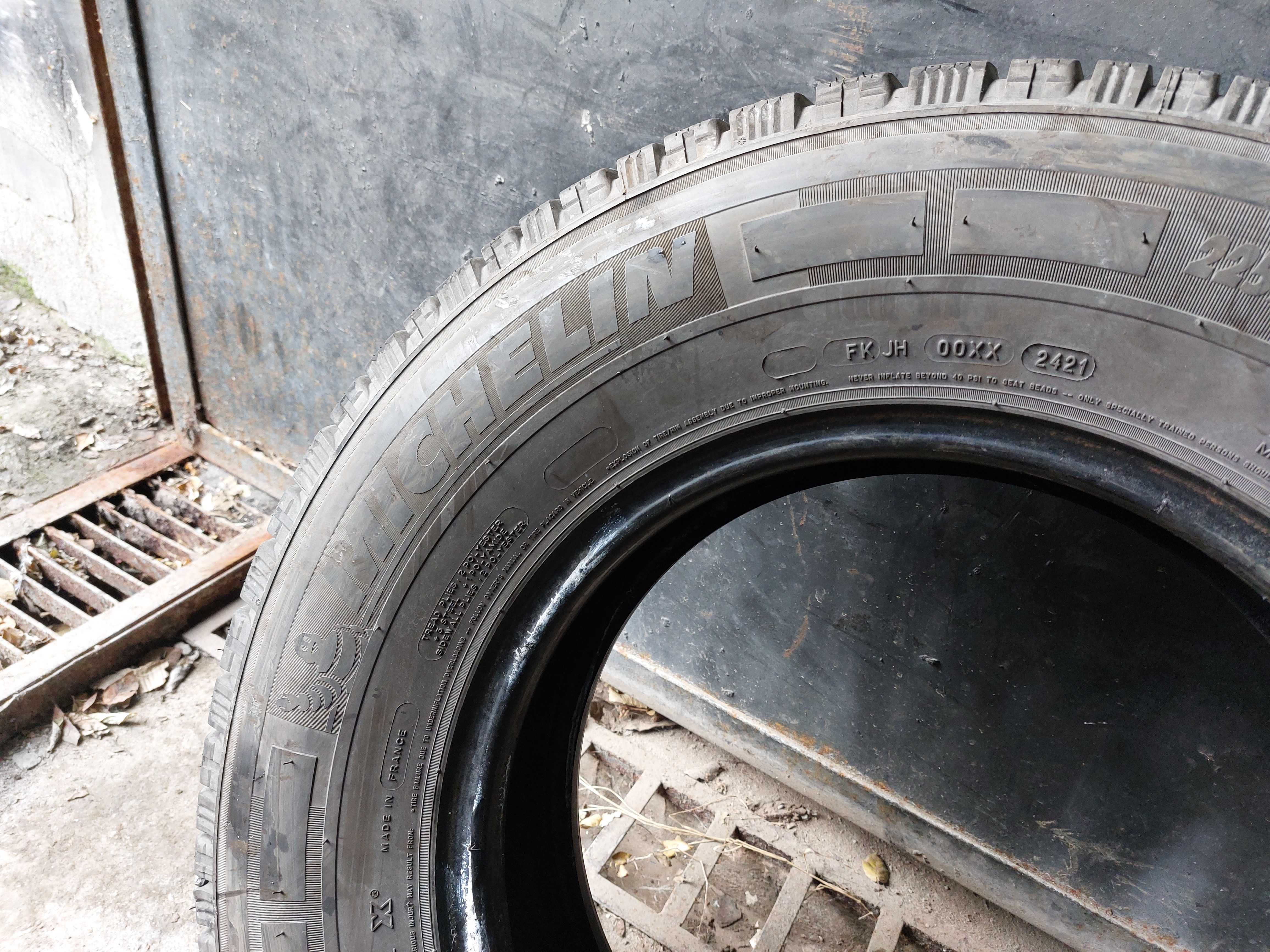 2бр.зимни MICHELIN 225/75/16C 121R DOT 2421