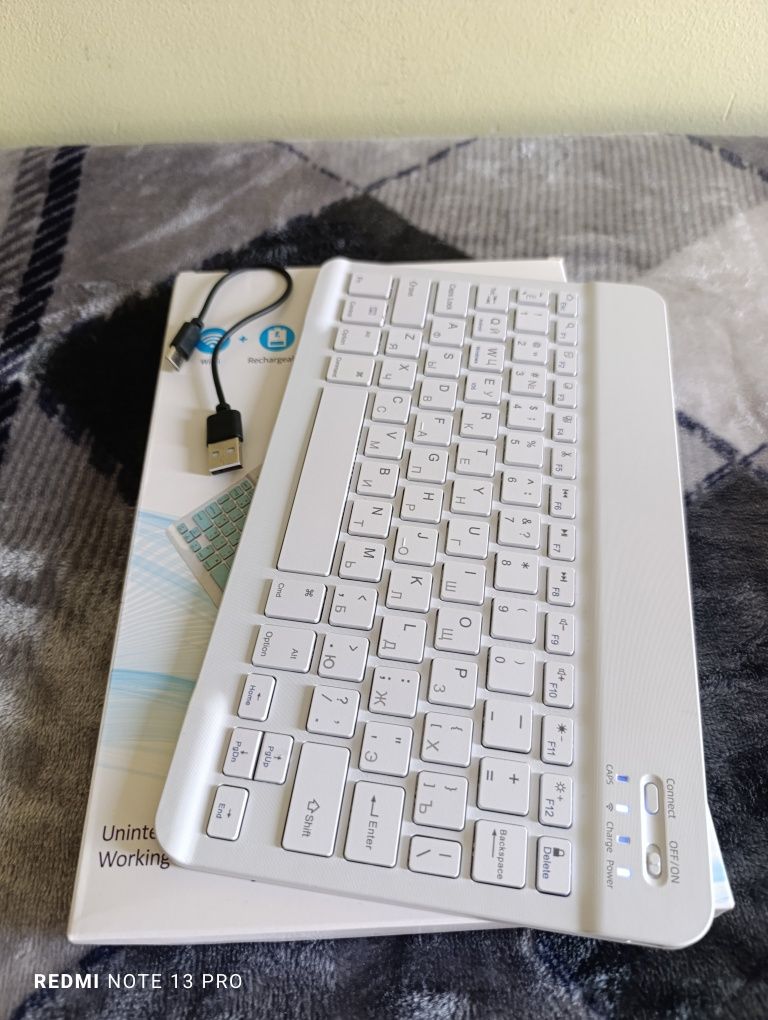 Bluetooth klaviatura sotiladi