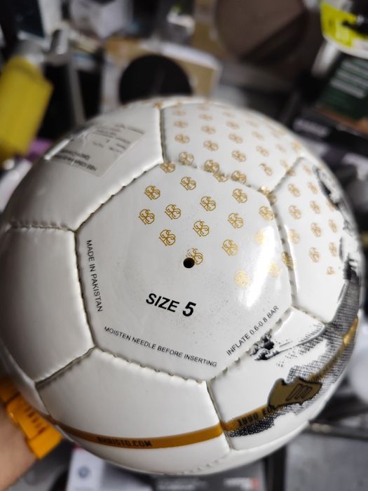 Футболна топка Христо Стоичков