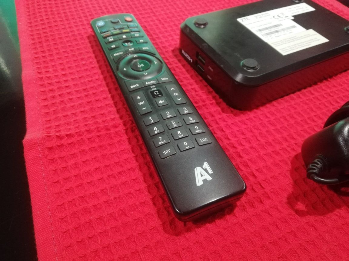 Tv box A1 декодер тв бокс телевизионна кутия за IP телевизия като нова
