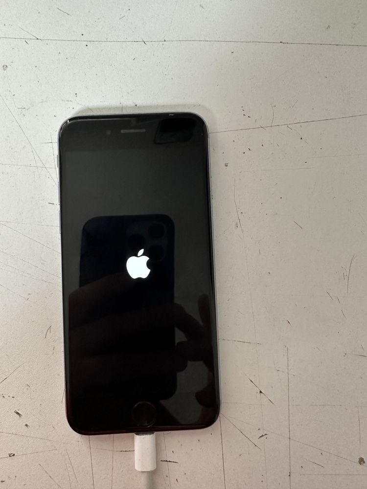 telefon Apple Iphone 6 pentru piese-display bun-