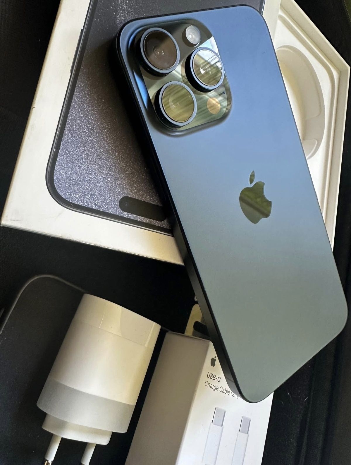 Vând iPhone 15 pro max