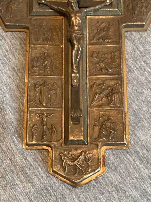 старо стенно разпятие, изобразяващо Кръстния път