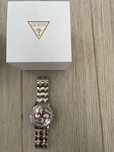 Сребрист часовник на Guess
