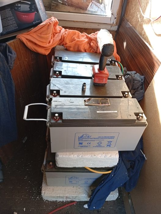 baterii si invertor fotovoltaice