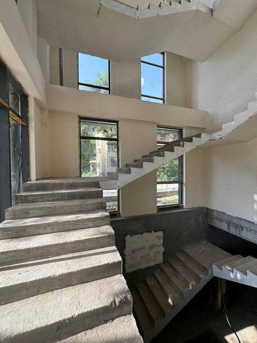 Аренда отдельно стоящего здания 1863 м²  клиника