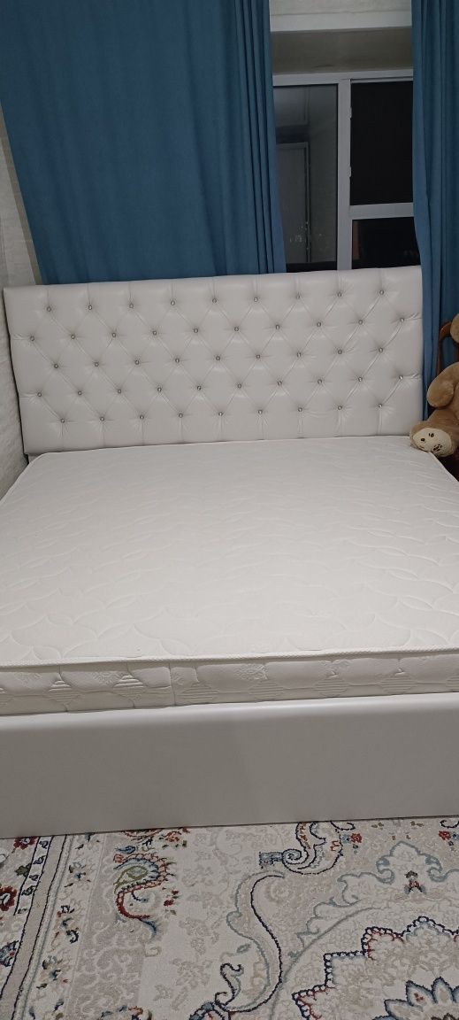 Продам кроват размер 180×200. Цена 110 000 тенге