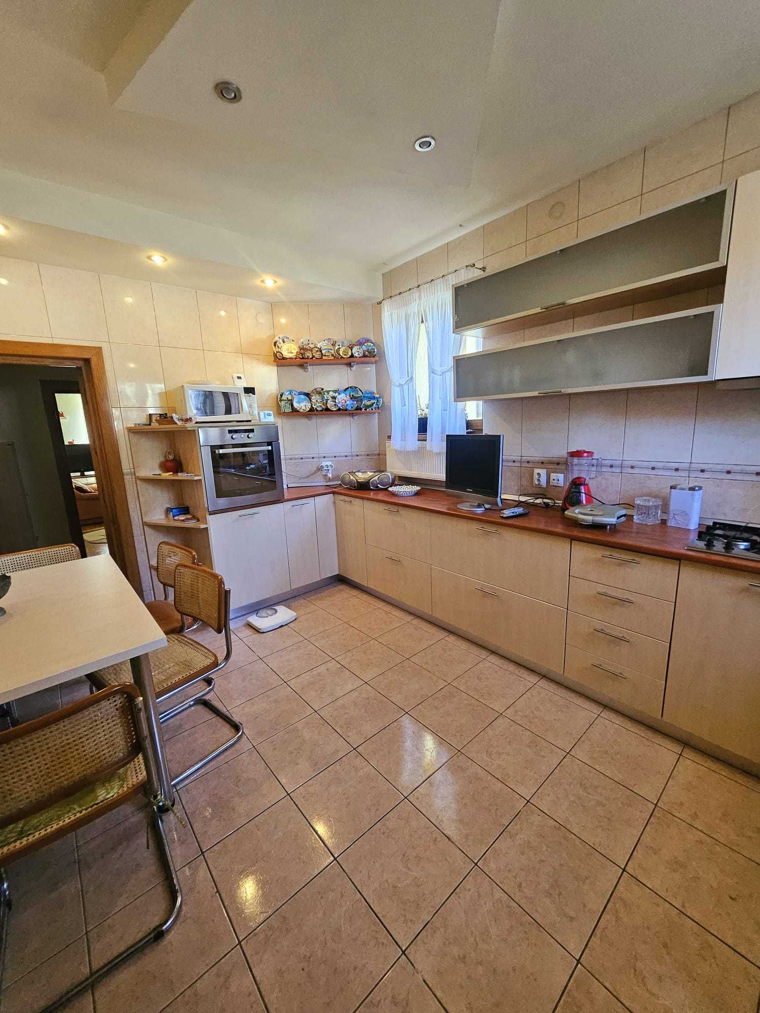 Apartament ultracentral, la parterul unei vile