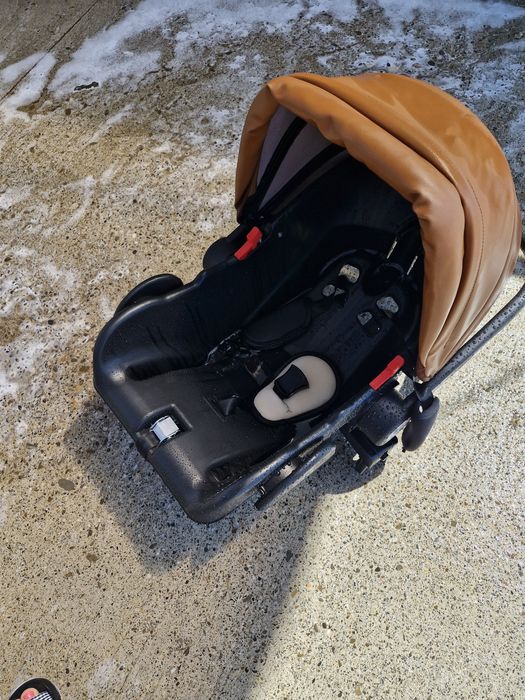 Vand cărut 3 în 1 folosit foarte puțin..am folosit scoica mai mult ..l