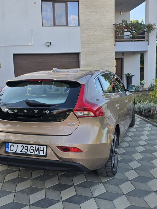 VOLVO V40 D2 - din 2014,  1,6 diesel - EXTRA FULL OPTIONS