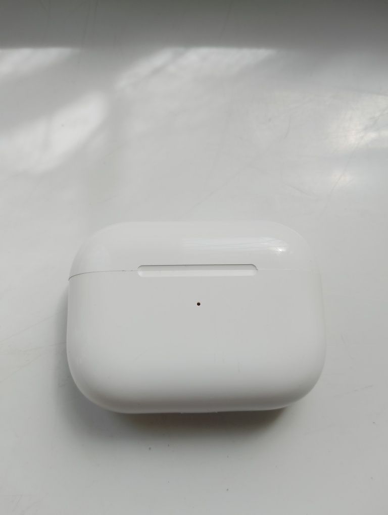 airpods 2 новый продам За 4500