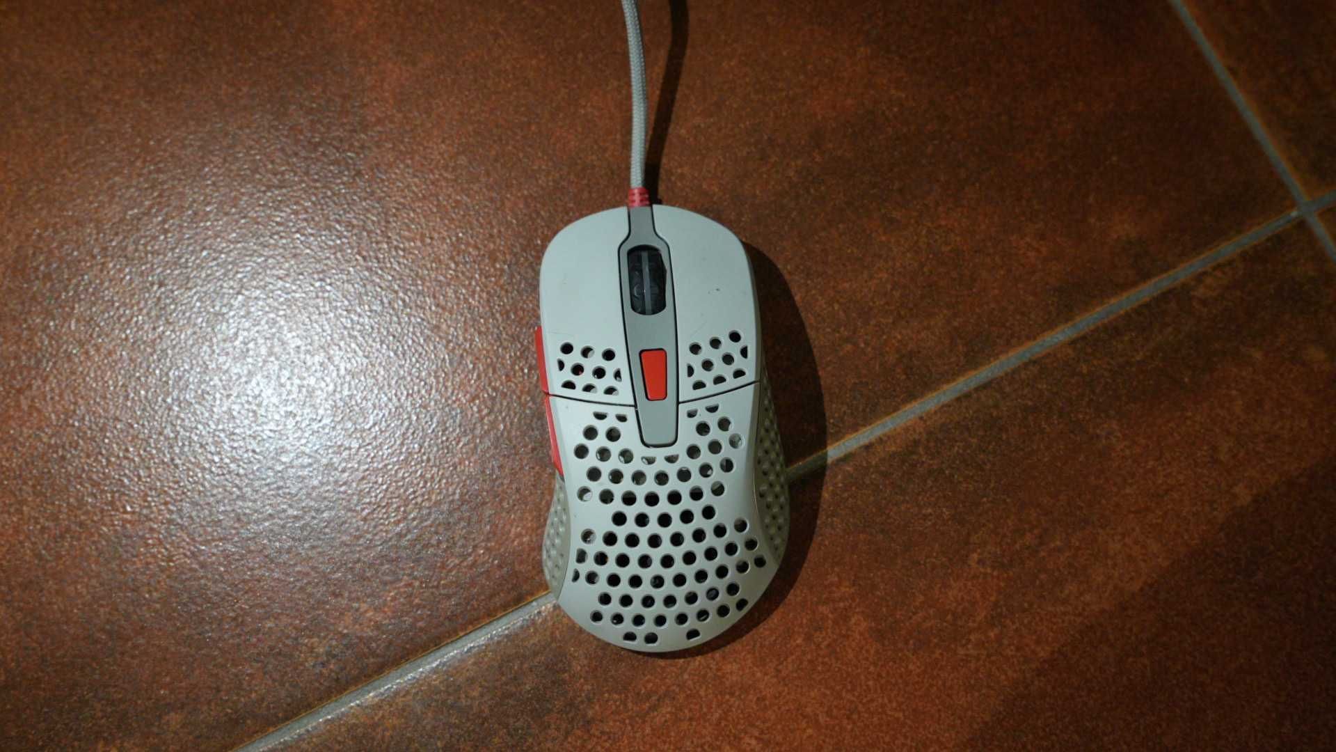 Геймърска мишка XTRFY M4 RGB