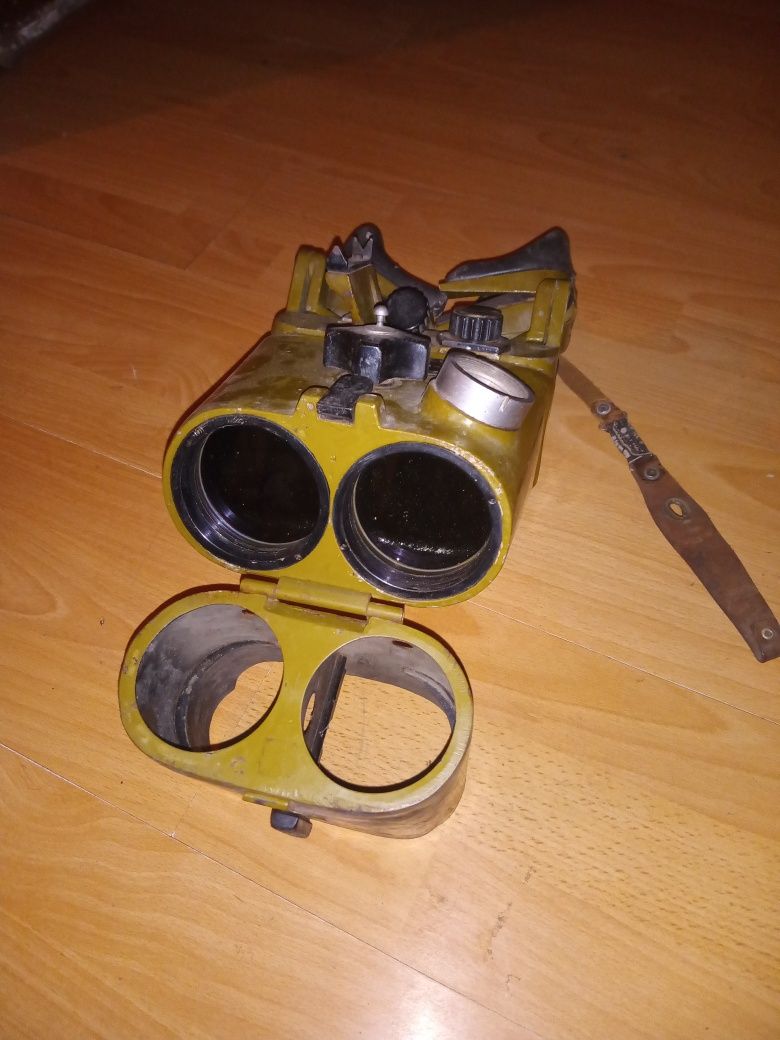 Binocular militar (URSS, anii 60)