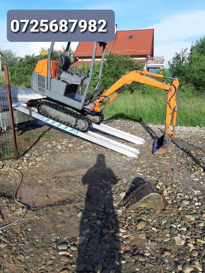 Miniexcavator Volvo și camioneta basculabila