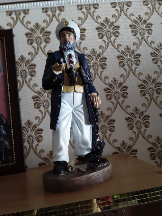 Продам статуэтку моряка