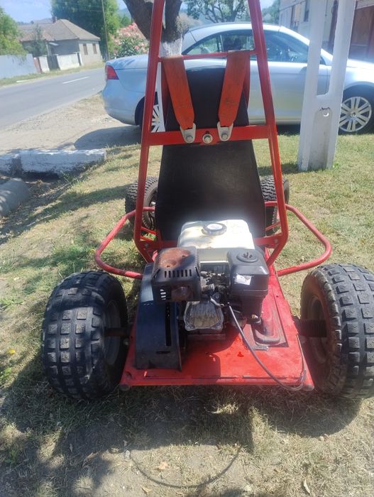 Vînd gocart cu motor