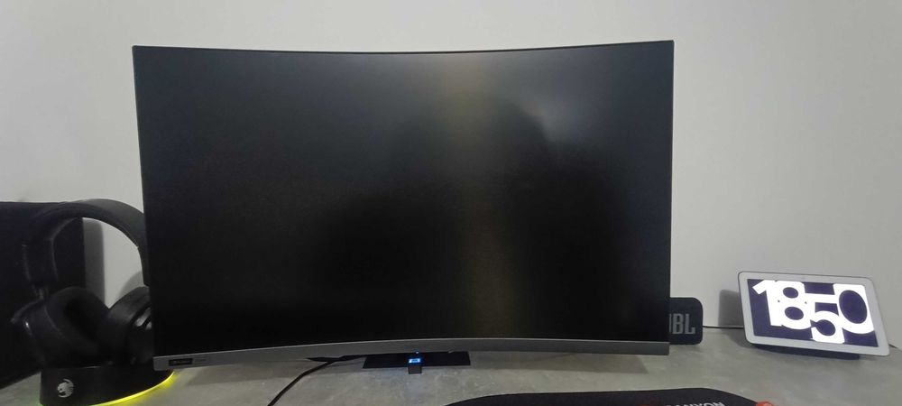 Monitor Samsung Curbat 27 inch 240 HZ