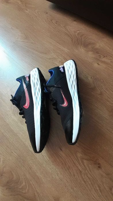 Юношески маратонки Nike р-р 37.5. Като нови