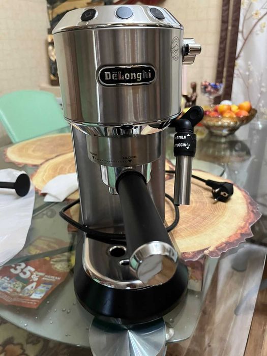 Кофемашина Delonghi Dedica EC-685M